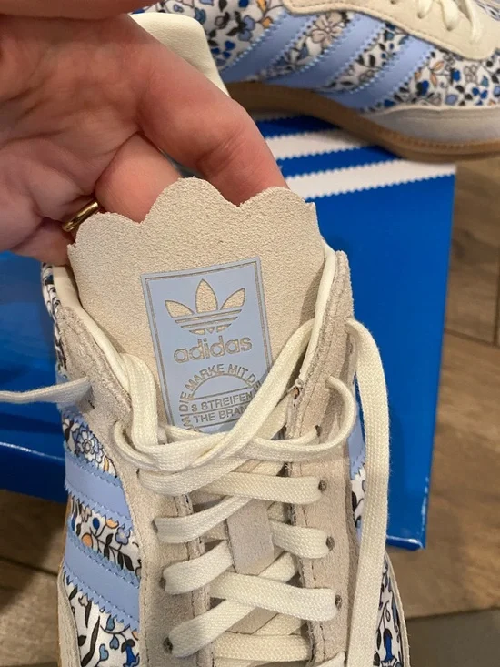 NIB Adidas samba Liberty London floral 6.5 kids (8 women’s) - Picture 10 of 12